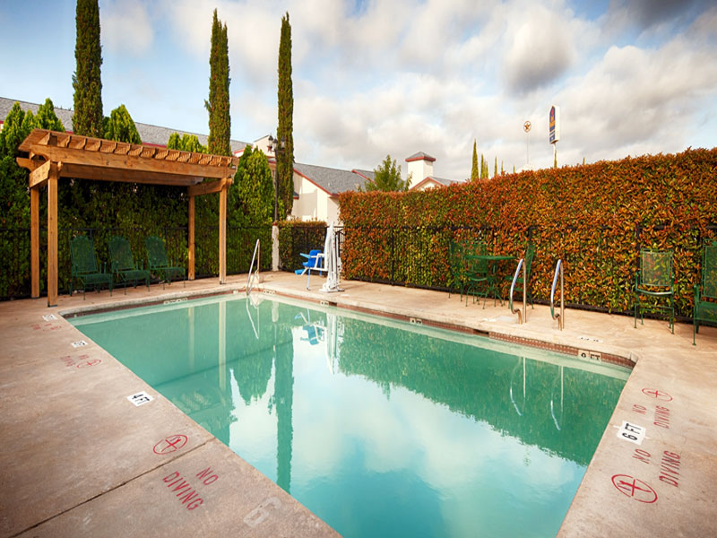 outdoor-pool